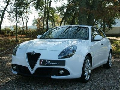 Branco (metalizado) Usado 2016 Alfa Romeo Giulietta Super Citadino | € 16.950 (Preço elevado)