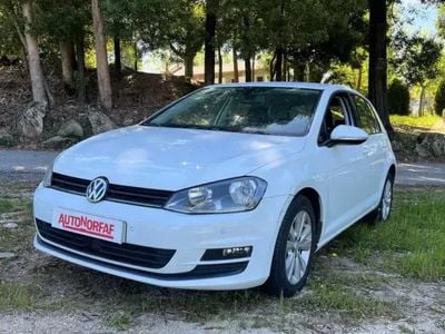Branco Usado 2016 VW Golf VII Comfortline Citadino | € 16.750 (Caro)
