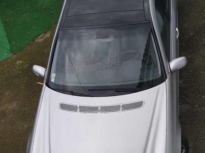 Cinzento Usado 2002 Mercedes E220 Sedan | € 7.777 (Bom preço)