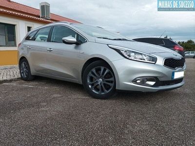 Usado Kia Ceed Sportswagon EX 90 HP (66 kW) 2014 Cinza prata Carrinha