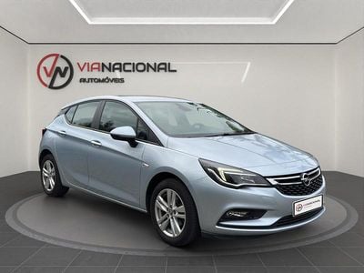 Usado Opel Astra Dynamic 105 HP (77 kW) 2017 Cinza