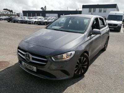 Usado Mercedes B180 Style 116 HP (85 kW) 2021 Cinza mountain Monovolume
