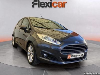 Cinza Usado 2017 Ford Fiesta Titanium Citadino | € 9.290 (Bom preço)