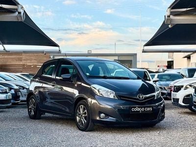 Cinza Usado 2014 Toyota Yaris Comfort | € 10.900 (Preço justo)