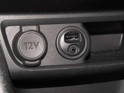 Cinzento Usado 2016 Peugeot 208 Citadino | € 5.500