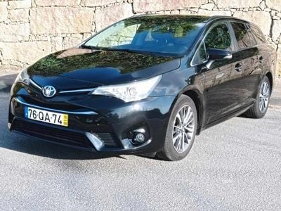 Usado Toyota Avensis Luxury 112 HP (82 kW) 2015 Preto Carrinha