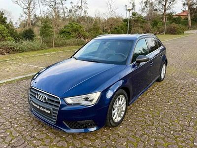Usado Audi A3 Attraction 110 HP (80 kW) 2013 Azul Sedan
