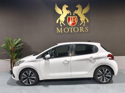 Branco Usado 2017 Peugeot 208 Allure Citadino | € 12.900 (Caro)