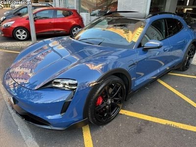 Azul Usado 2021 Porsche Taycan Cross Turismo Sedan | € 74.900