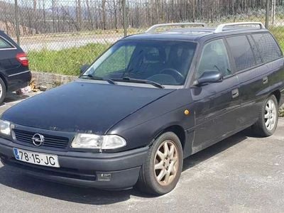 Usado Opel Astra Sport 82 HP (60 kW) 1997 Preto Carrinha
