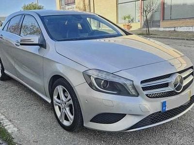 Cinzento Usado 2013 Mercedes A200 Citadino | € 14.500 (Bom preço)