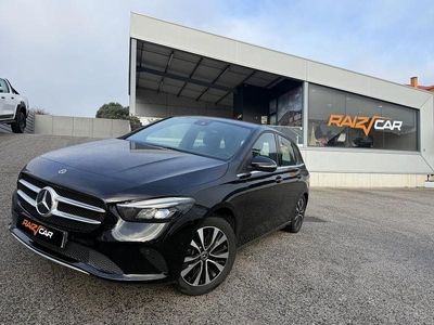 Preto Usado 2022 Mercedes B250 Style Monovolume | € 31.000