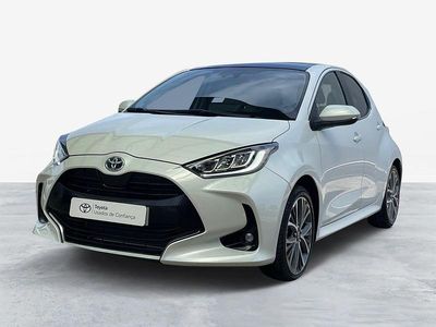 Branco (pintura metalizada especial) Usado 2024 Toyota Yaris Luxury Sedan | € 27.750 (Caro)
