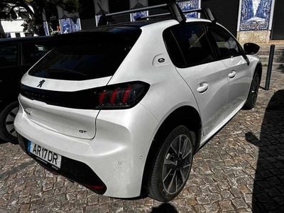 Peugeot e-208