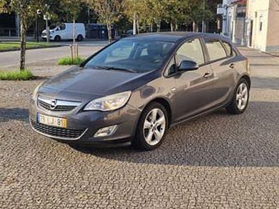 Usado Opel Astra 90 HP (66 kW) 2011 Sedan