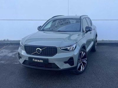 Usado Volvo XC40 163 HP (119 kW) 2025 Verde SUV