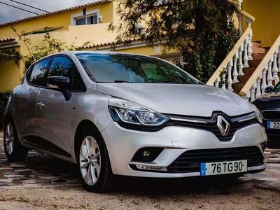 Usado Renault Clio IV 90 HP (66 kW) 2017 Cinza