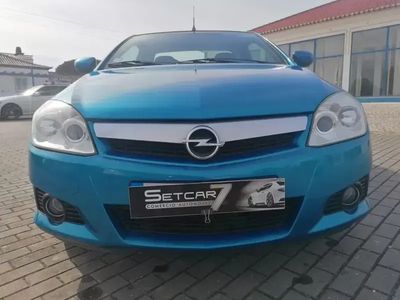 Usado Opel Tigra 51 HP (37 kW) 2005 Azul Cabrios