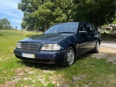 Azul Usado 1995 Mercedes C220 Elegance Sedan | € 3.750
