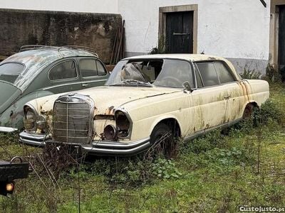Usado Mercedes 220 150 HP (110 kW) 1980 Amarelo Coupé