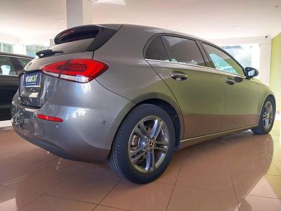 Cinza Usado 2019 Mercedes A180 | € 25.750 (Preço justo)
