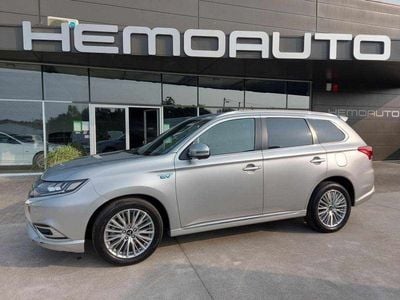 Cinza Usado 2019 Mitsubishi Outlander P-HEV Instyle SUV | € 29.500