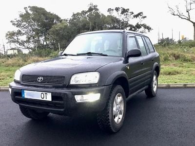 Usado Toyota RAV4 150 HP (110 kW) 2000 Sedan