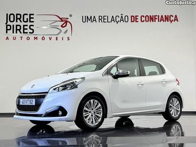 Branco Usado 2018 Peugeot 208 Allure Citadino | € 13.990 (Caro)