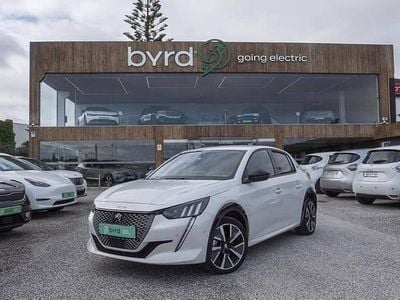 Branco Usado 2020 Peugeot e-208 GT Citadino | € 16.900 (Preço justo)