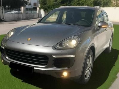 Cinzento Usado 2015 Porsche Cayenne SUV | € 35.000