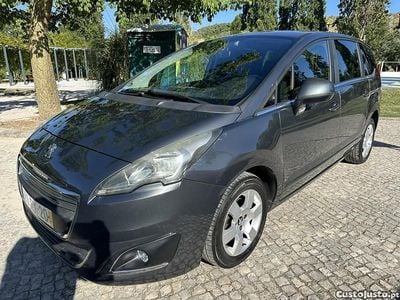 Cinza Usado 2013 Peugeot 5008 Style Monovolume | € 8.990