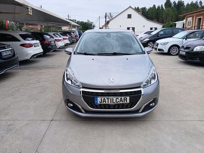 Usado Peugeot 208 Signature Sky 102 HP (75 kW) 2019 Cinza Citadino