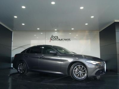 Usado Alfa Romeo Giulia Super 190 HP (139 kW) 2022 Cinzento Sedan