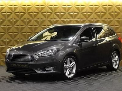 Usado Ford Focus Titanium 120 HP (88 kW) 2016 Cinza antracite Carrinha