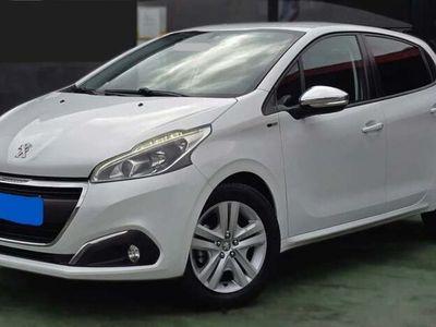 Branco Usado 2016 Peugeot 208 Citadino | € 10.900 (Preço justo)
