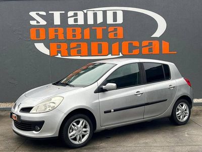 Usado Renault Clio II 75 HP (55 kW) 2008 Cinzento