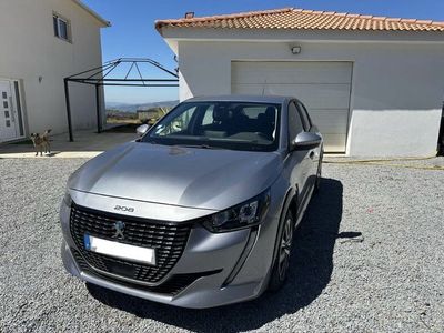 Peugeot e-208