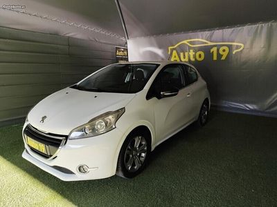 usado Peugeot 208 1.6 e-HDi Allure