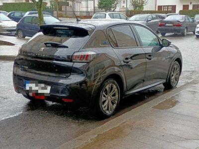 usado Peugeot e-208 Allure Pack 136cv 19000km