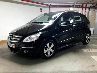 Usado Mercedes B200 140 HP (102 kW) 2010 Preto Monovolume