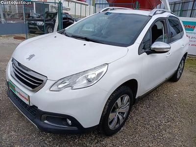 Branco Usado 2015 Peugeot 2008 Style SUV | € 9.600 (Bom preço)