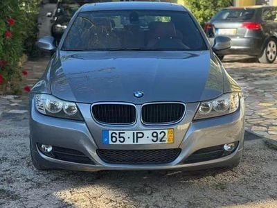 Cinza prata Usado 2010 BMW 320 Sedan | € 13.900 (Caro)