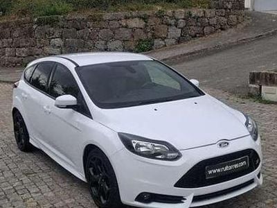 Branco Usado 2013 Ford Focus ST Coupé | € 18.900
