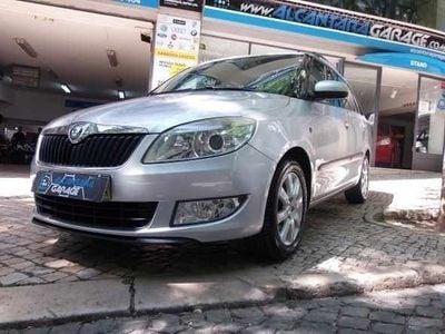 Cinza prata Usado 2010 Skoda Fabia Ambiente Citadino | € 8.690