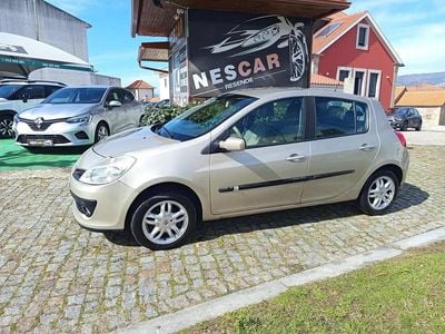 Usado Renault Clio II Dynamique 75 HP (55 kW) 2006 Castanho Citadino