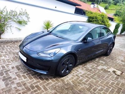 Cinzento Usado 2021 Tesla Model 3 Standard Range Plus Sedan | € 22.900 (Bom preço)