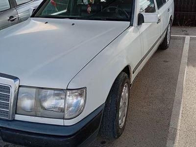 Usado 1987 Mercedes E250 Sedan | € 2.800