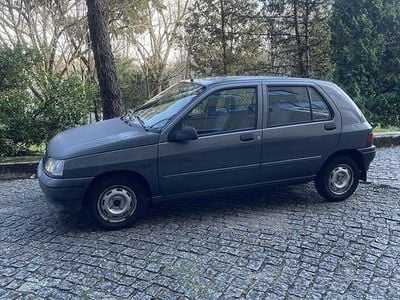 Usado 1992 Renault Clio Sedan | € 1.400