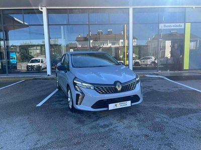 Usado Renault Clio V Evolution 100 HP (73 kW) 2024 Cinzento