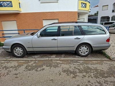 Usado 1998 Mercedes E290 Sedan | € 2.500